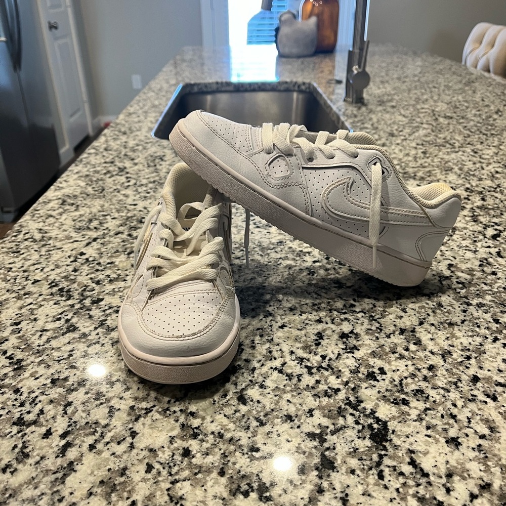 Boys youth size 6 Nike forces